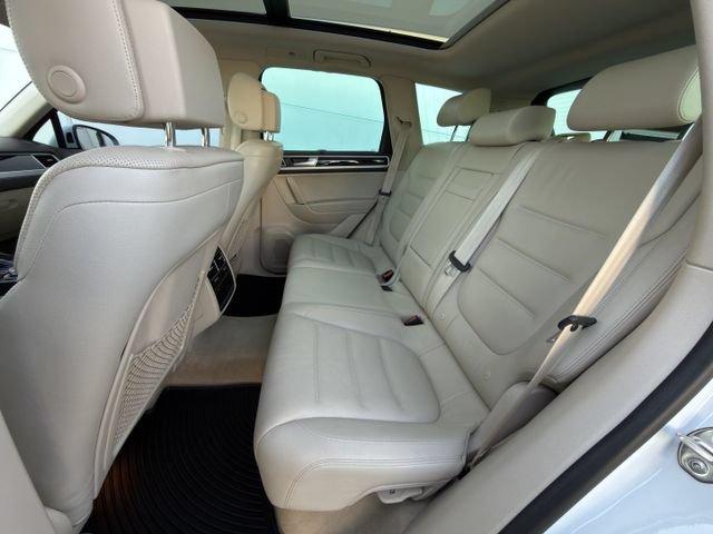 Used 2016 Volkswagen Touareg Executive AWD/4WD image 28