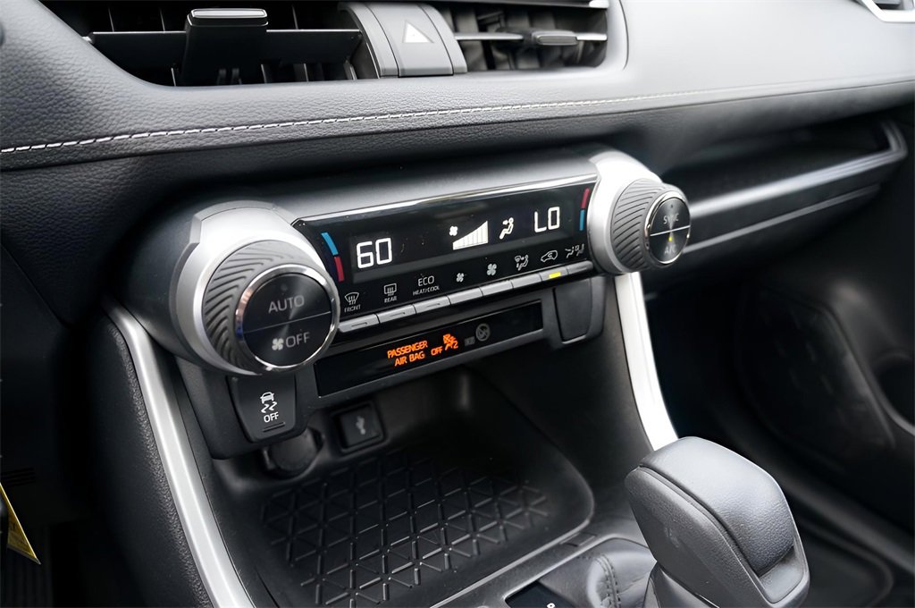 Used 2021 Toyota RAV4 LE image 23