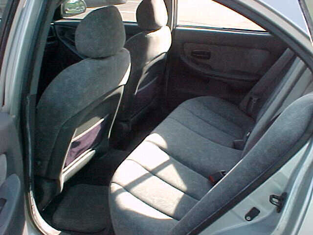 Used 2003 Hyundai Elantra GLS image 9