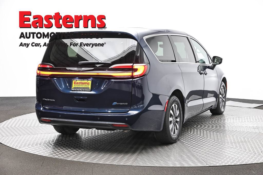 Used 2023 Chrysler Pacifica Touring-L FWD image 5