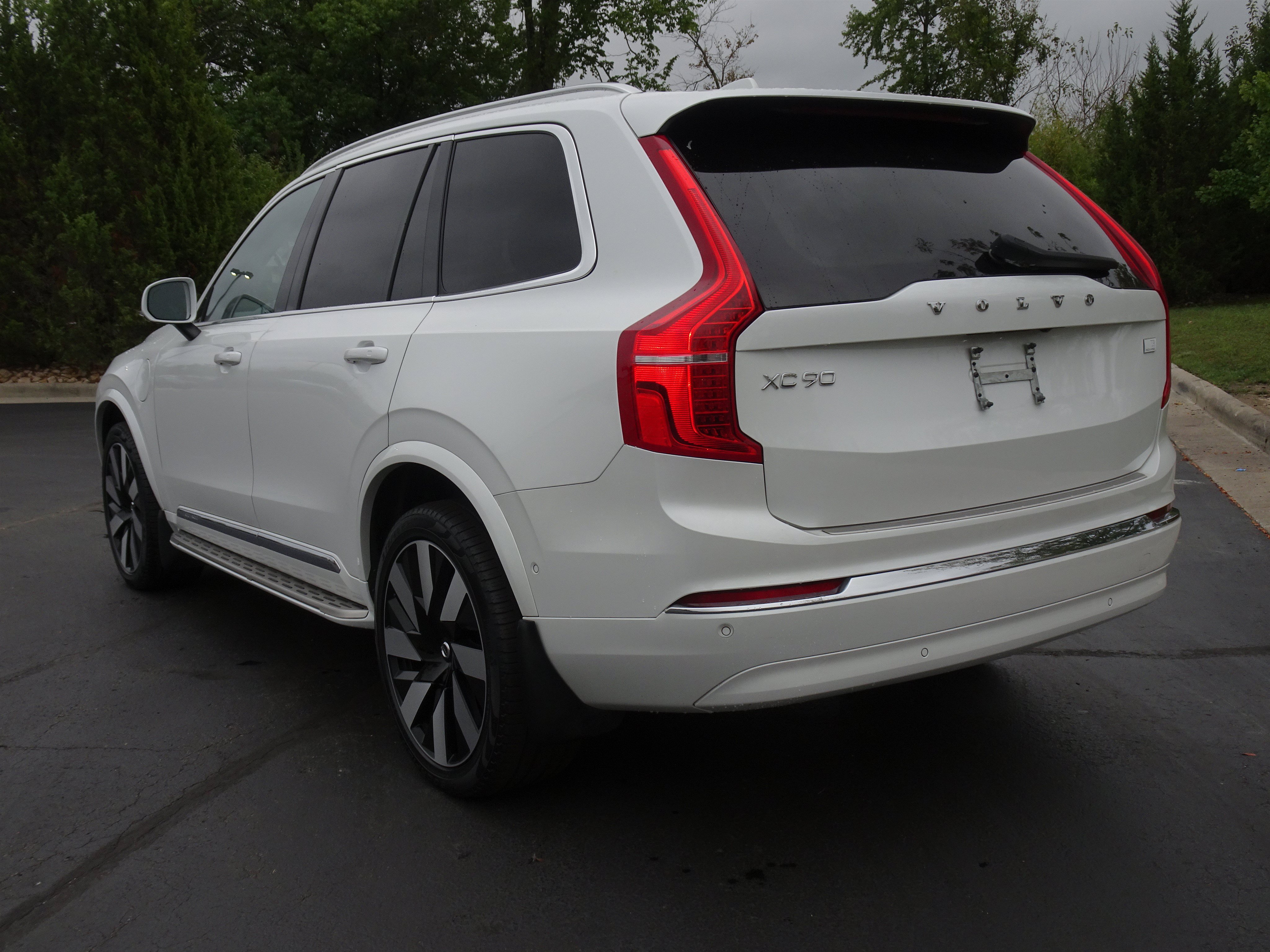 Used 2023 Volvo XC90 T8 Ultimate w/ Lounge Package AWD/4WD image 4