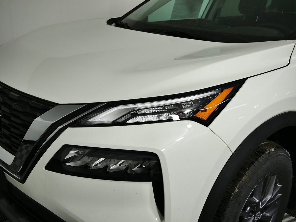 Used 2023 Nissan Rogue S image 14