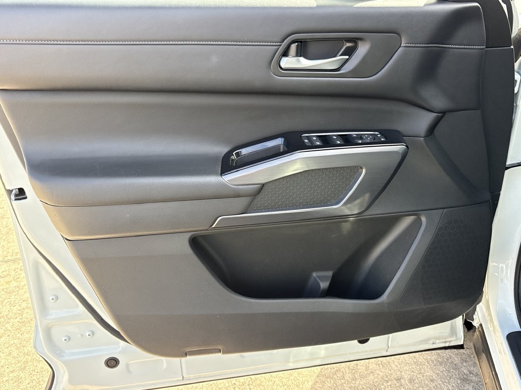 Used 2023 Nissan Pathfinder SL FWD image 10
