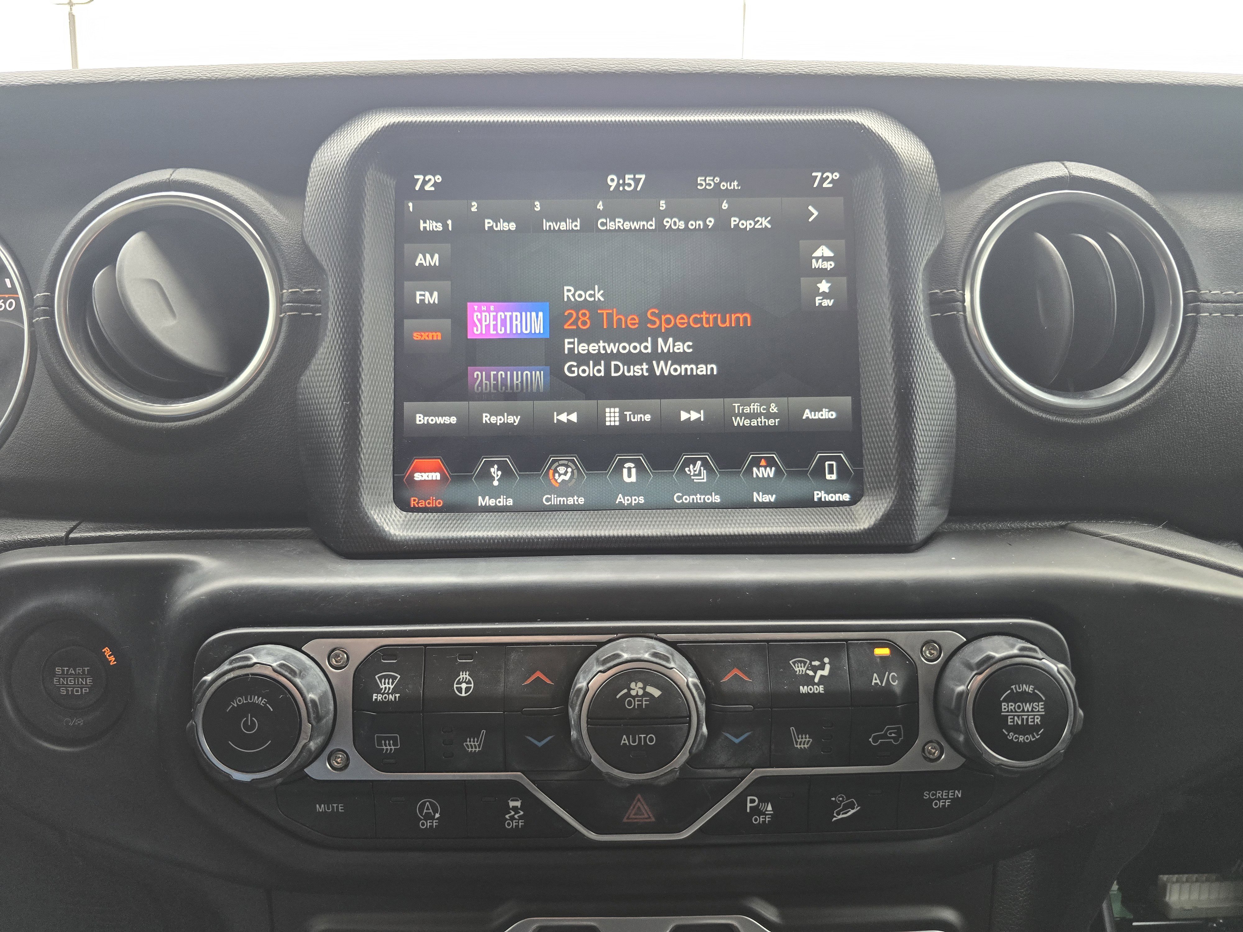 Used 2018 Jeep Wrangler Unlimited Sahara image 22