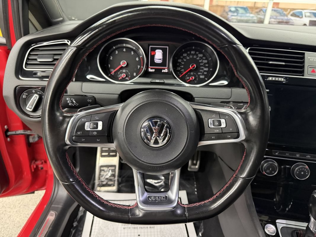 Used 2019 Volkswagen GTI SE FWD image 22
