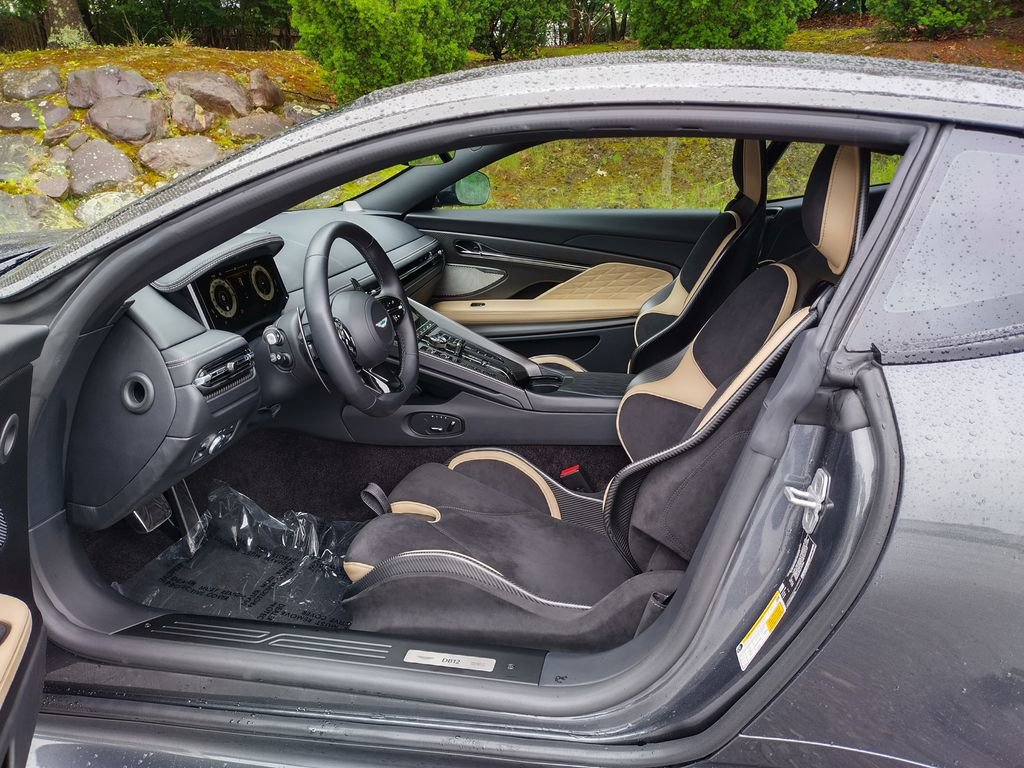 Used 2024 Aston Martin DB12 Coupe image 9