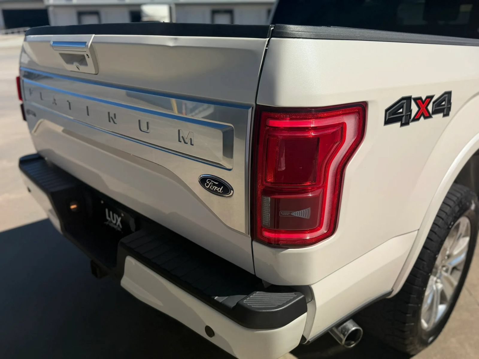 Used 2016 Ford F150 Platinum w/ Equipment Group 701A Luxury AWD/4WD image 8