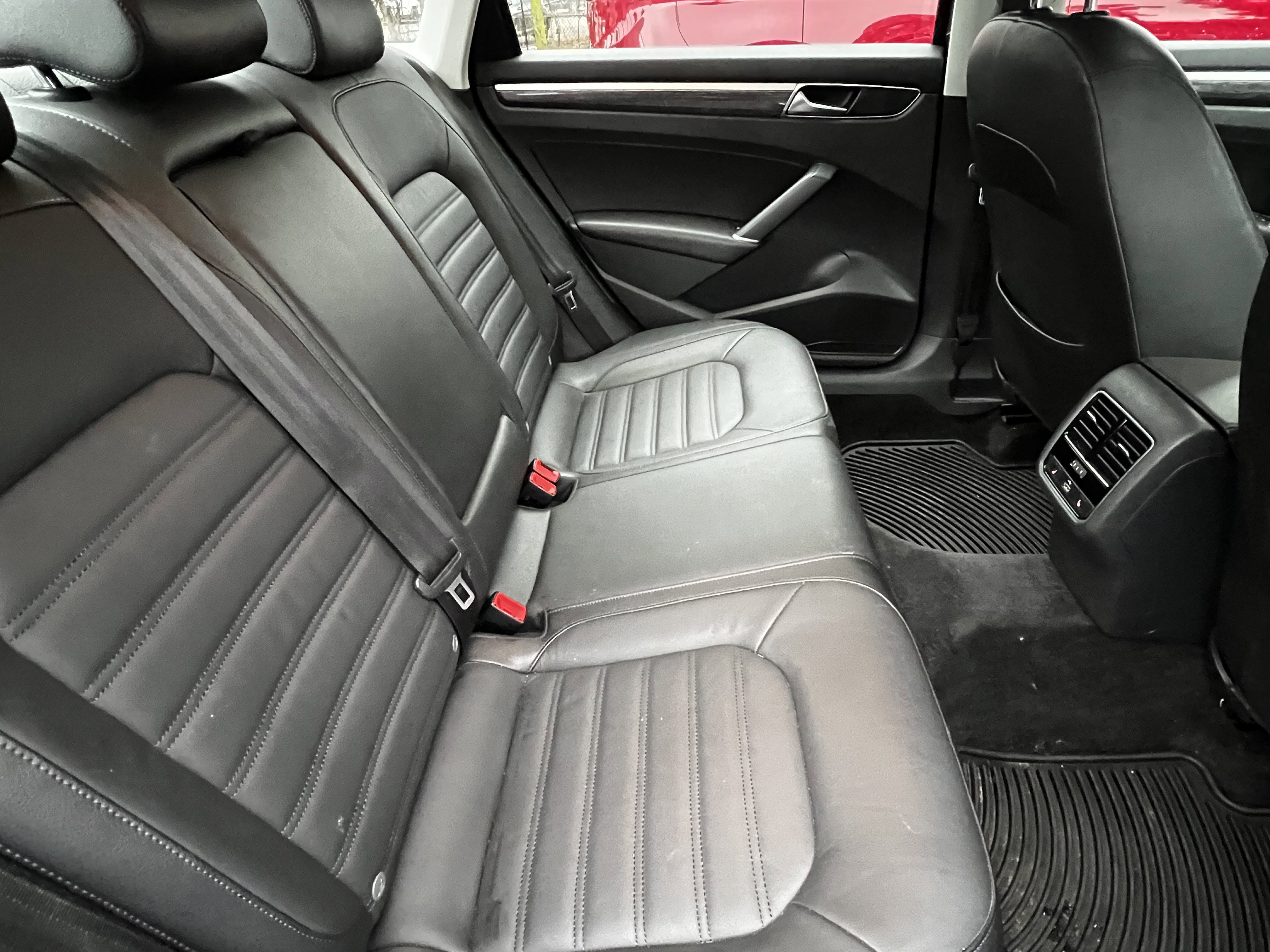 Used 2018 Volkswagen Passat 3.6 SEL Premium image 41