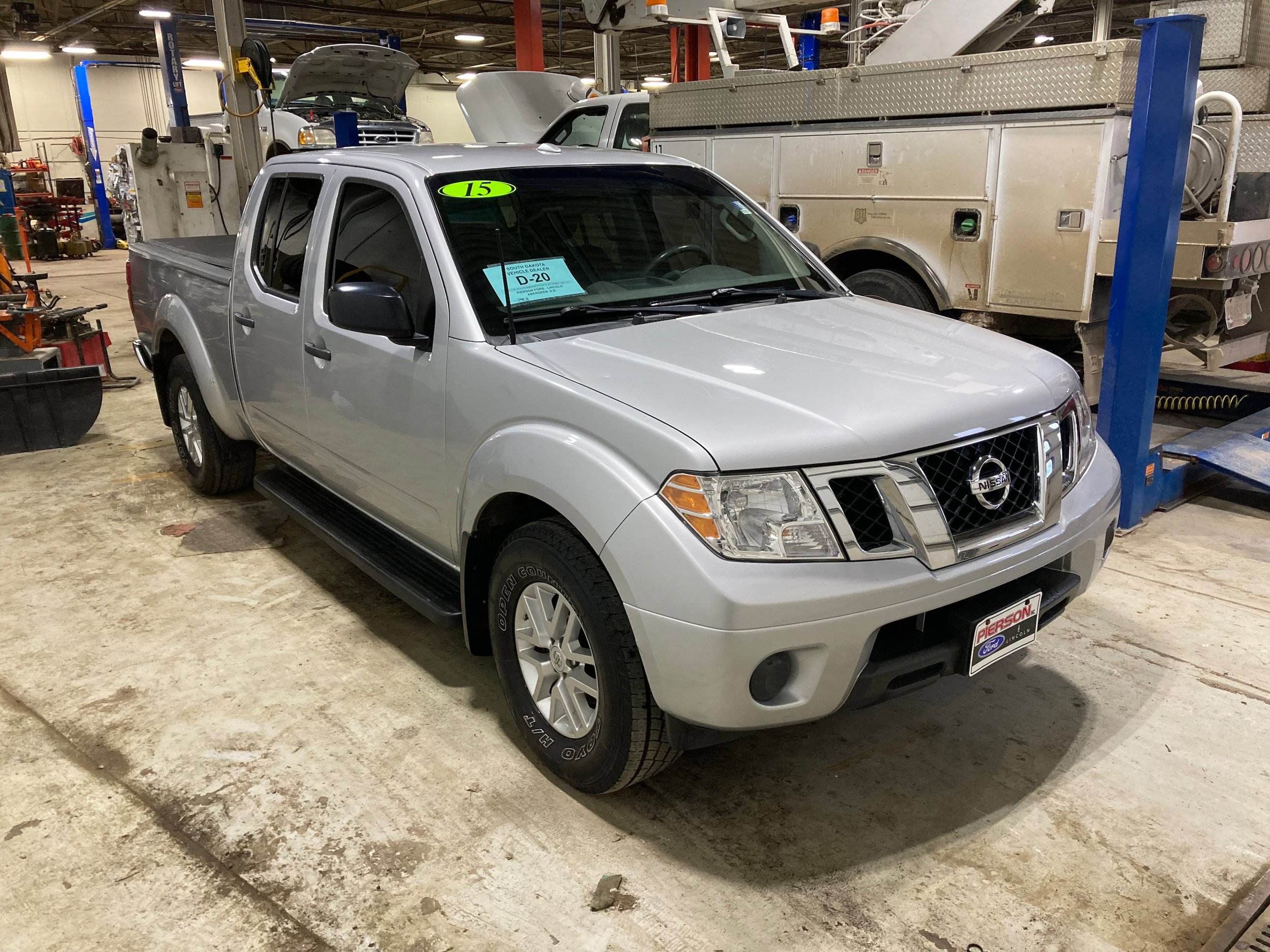 Used 2015 Nissan Frontier SV image 3