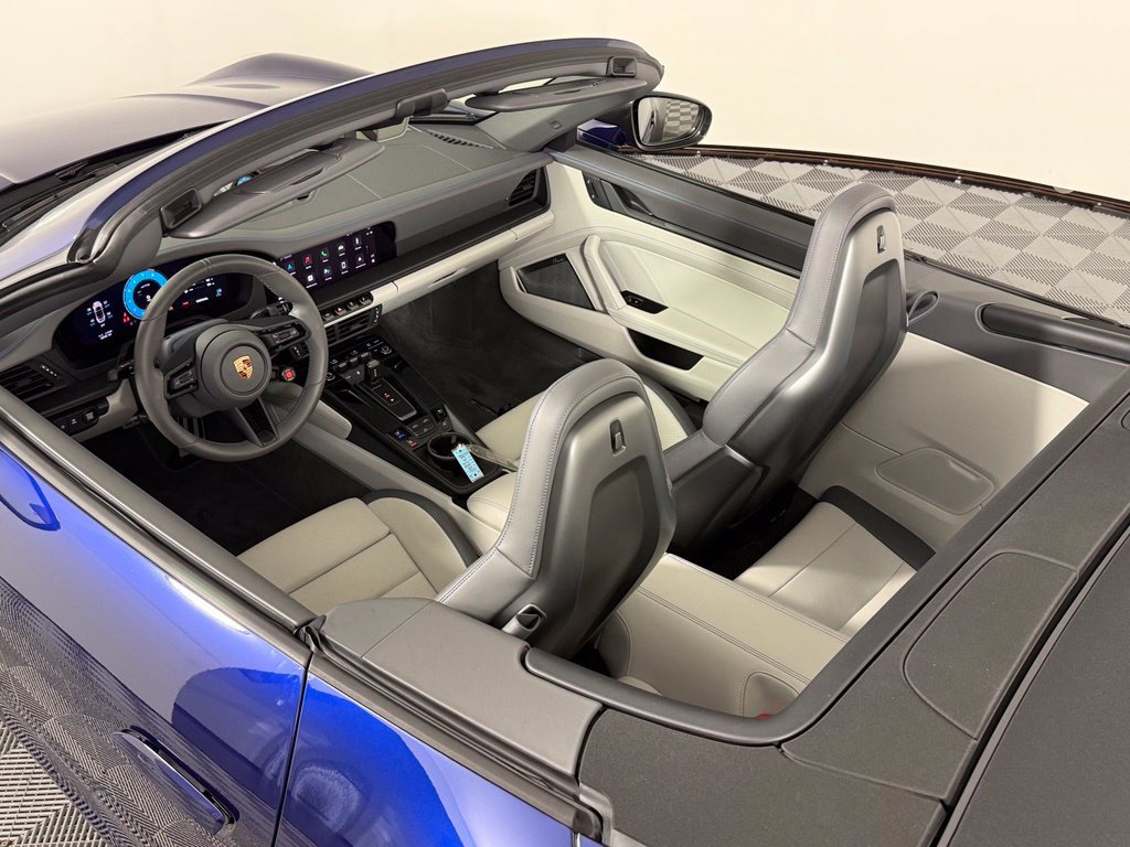 Certified 2025 Porsche 911 Carrera GTS RWD image 19