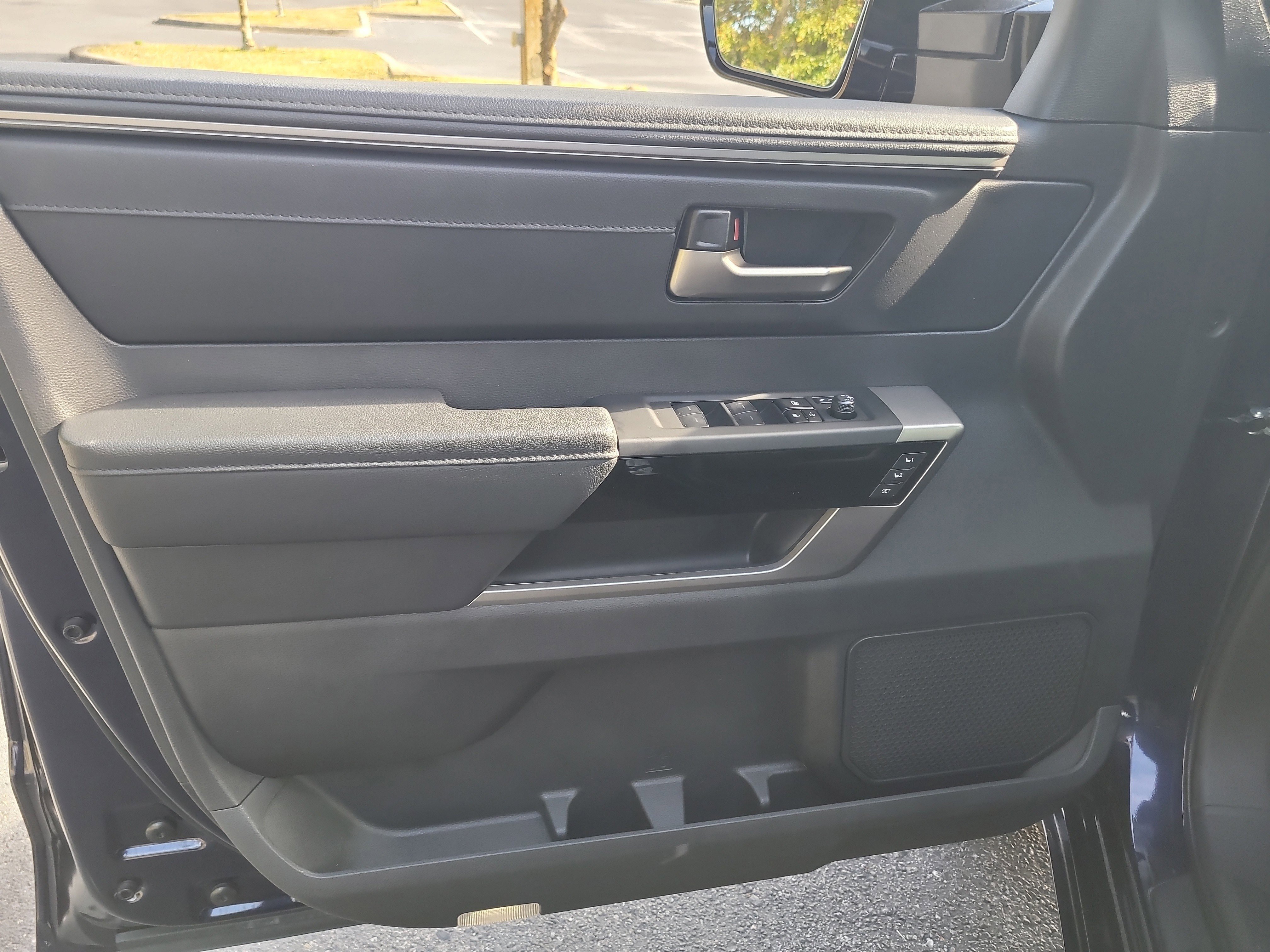 Used 2025 Toyota Tundra Limited image 19