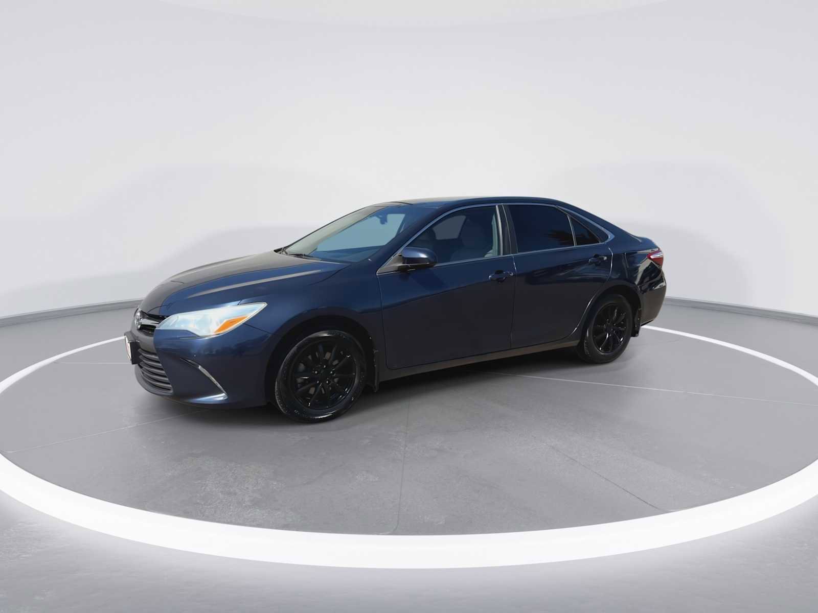 Used 2015 Toyota Camry LE image 4