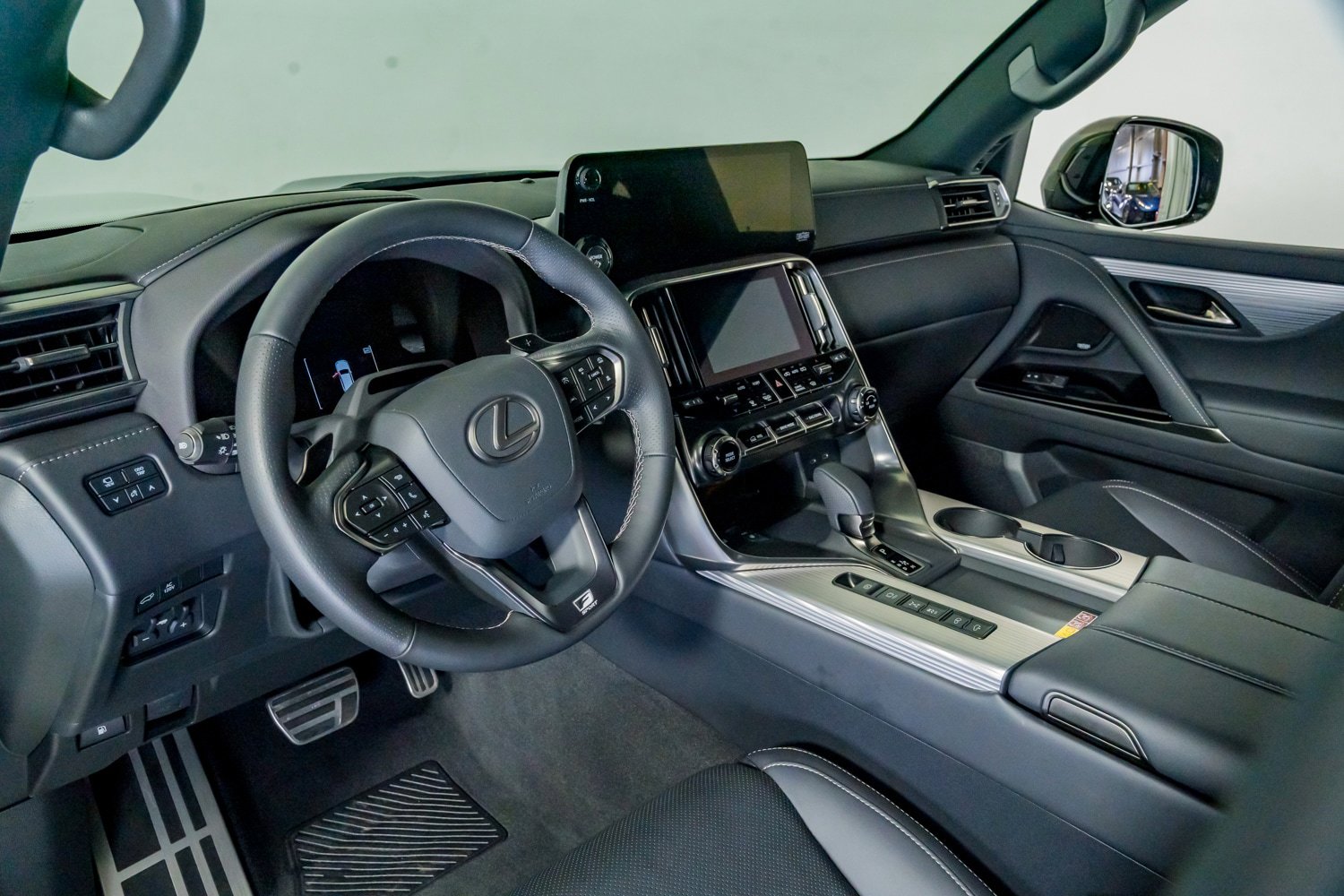 Used 2025 Lexus LX 700h F Sport AWD/4WD image 18