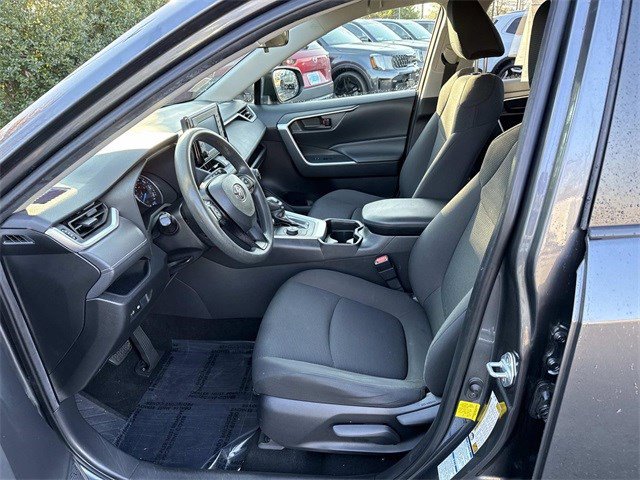 Used 2019 Toyota RAV4 LE image 14