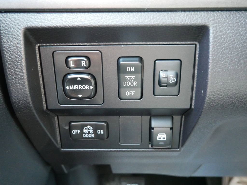 Used 2015 Toyota Tundra SR5 w/ TRD Off Road Package image 22