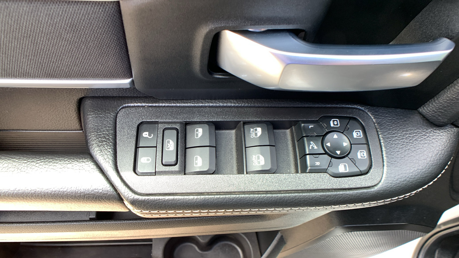 Used 2025 RAM 2500 Big Horn AWD/4WD image 13