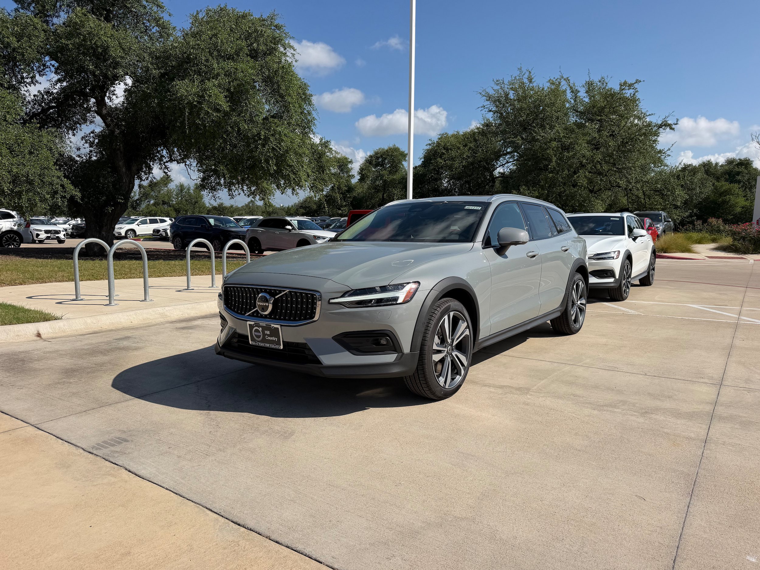 New 2026 Volvo V60 B5 Cross Country Plus w/ Climate Package AWD/4WD image 2