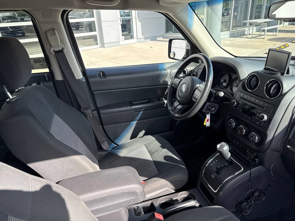 Used 2014 Jeep Patriot Latitude AWD/4WD image 37