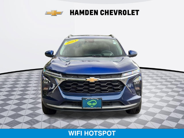 Used 2024 Chevrolet Trax LT w/ LT Convenience Package FWD image 8