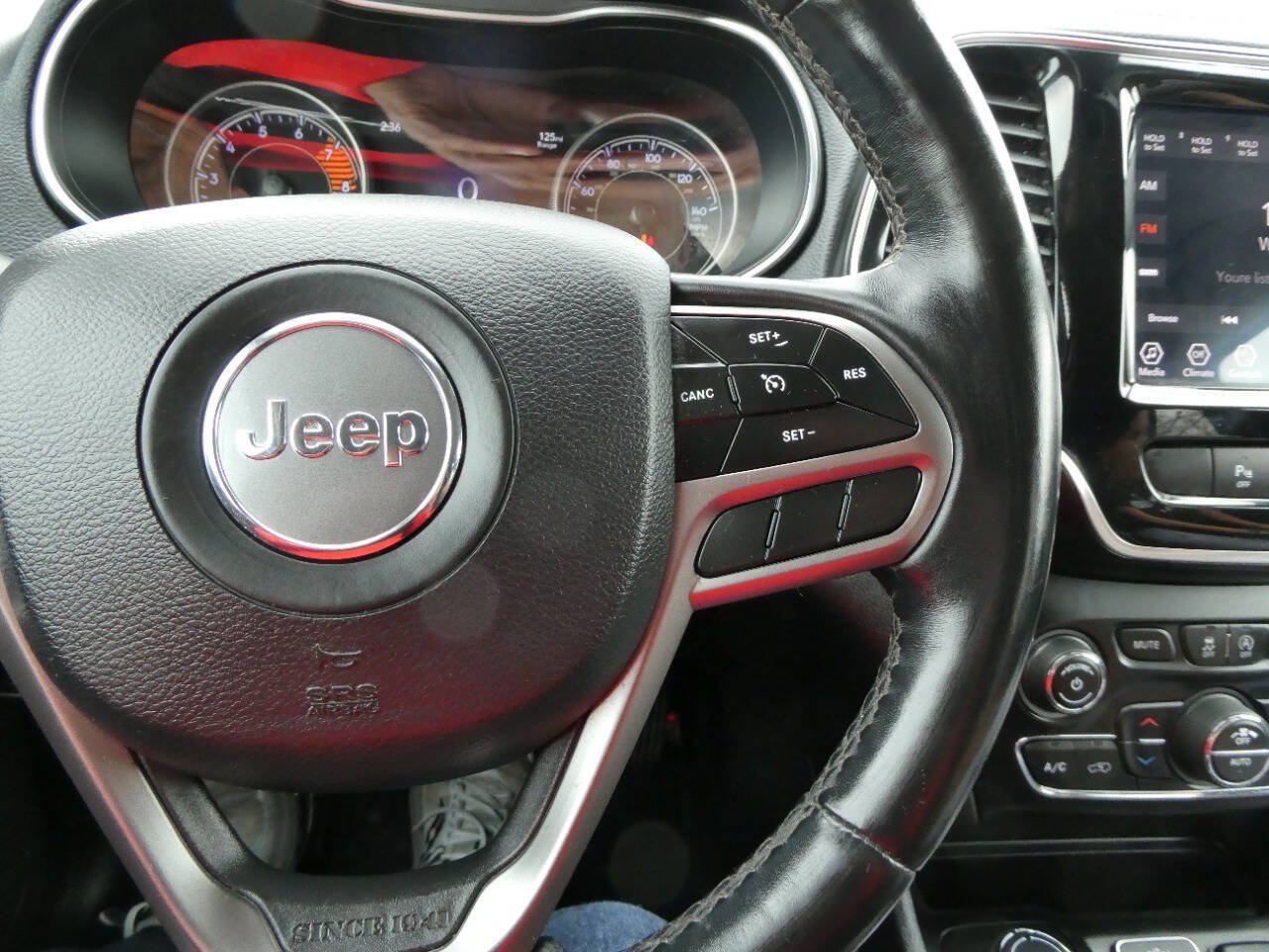 Used 2019 Jeep Cherokee Limited AWD/4WD image 11