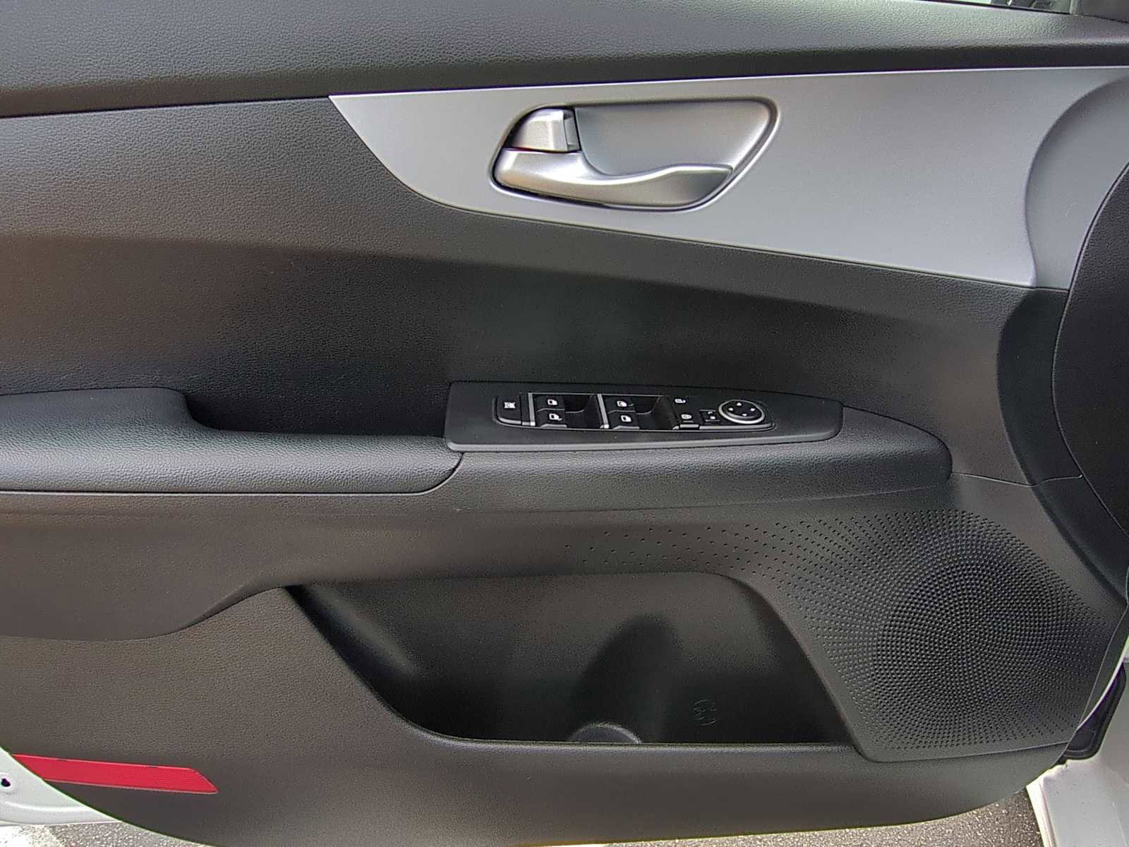 Used 2023 Kia Forte LX image 10