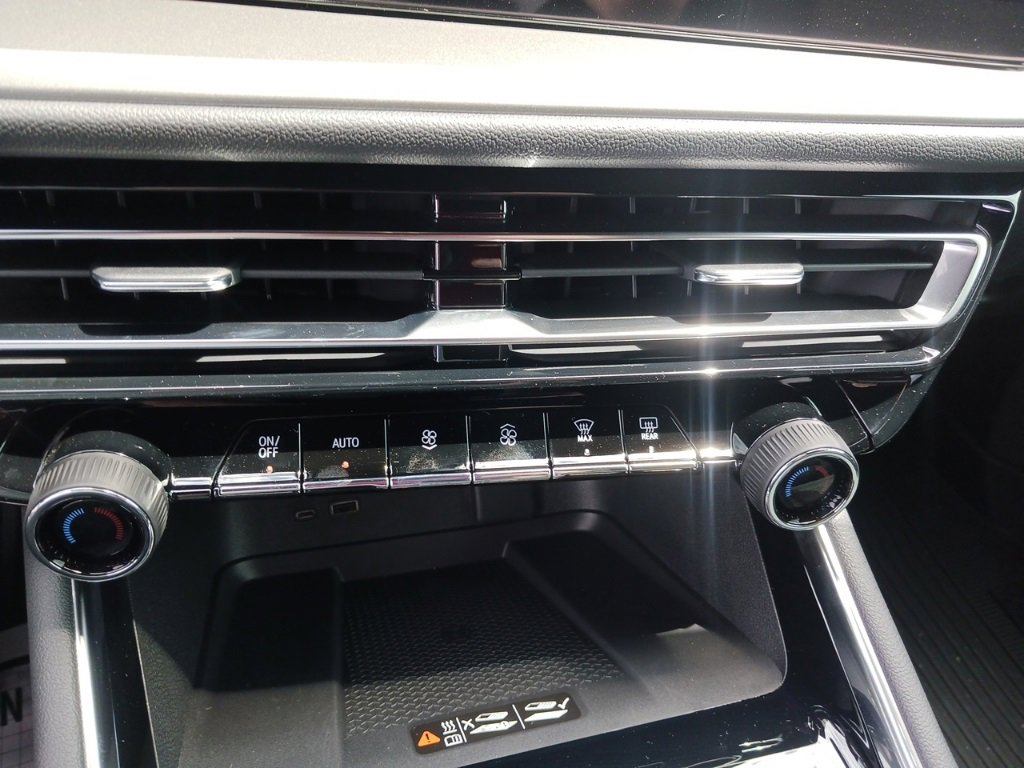 New 2025 Chevrolet Traverse LT w/ Enhanced Driving Package image 19