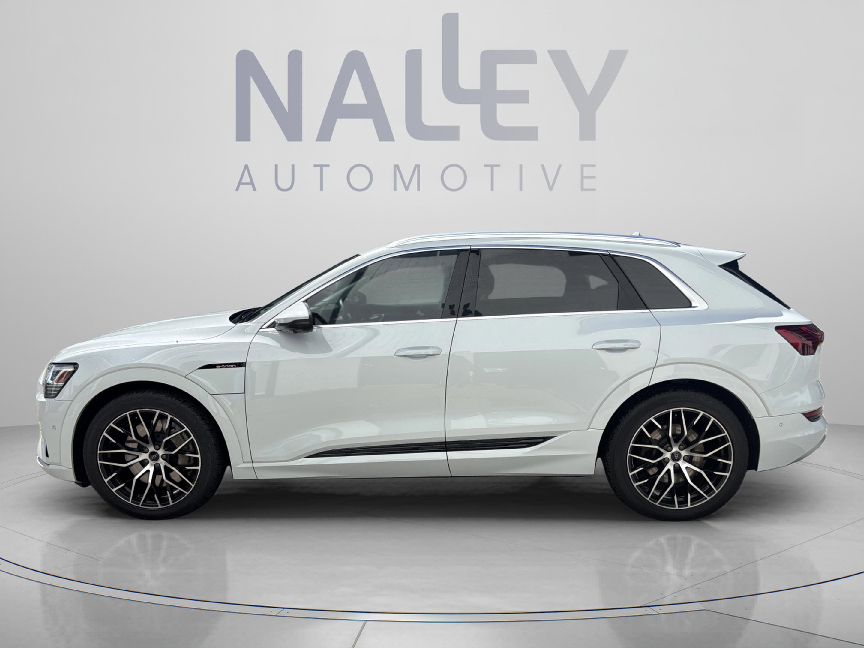 Used 2019 Audi e-tron Prestige w/ Prestige Package AWD/4WD image 3