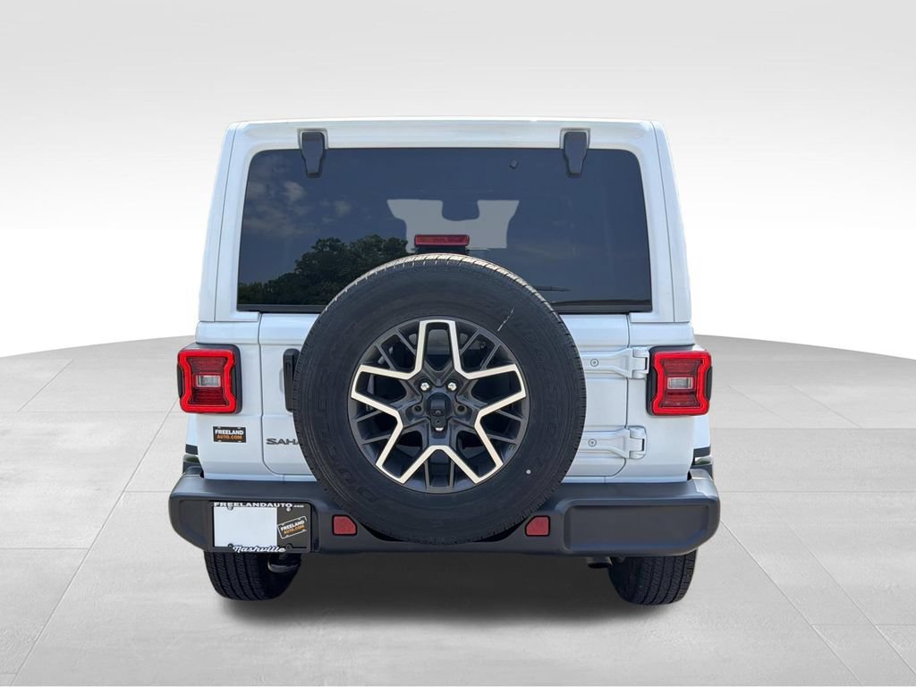 Used 2025 Jeep Wrangler Unlimited Sahara AWD/4WD image 4