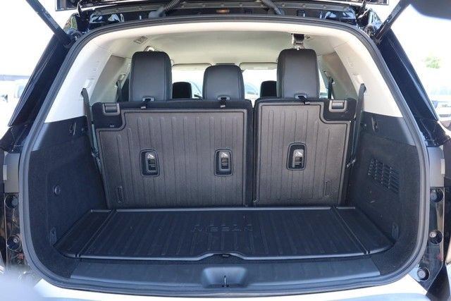 Certified 2025 Nissan Pathfinder SL w/ Cargo Package AWD/4WD image 7