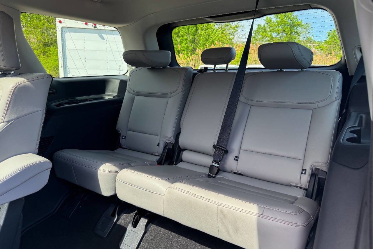 Used 2025 Ford Expedition Active AWD/4WD image 24