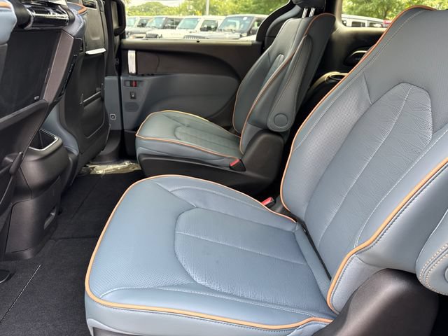 New 2027 Chrysler Pacifica Pinnacle w/ Theater Group FWD image 23