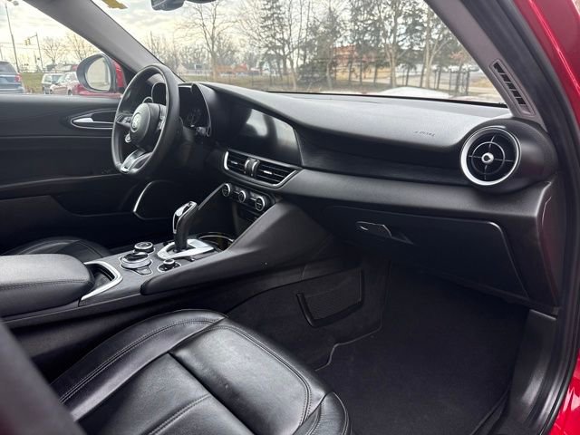 Used 2021 Alfa Romeo Giulia Sprint w/ Cold Weather Package image 32
