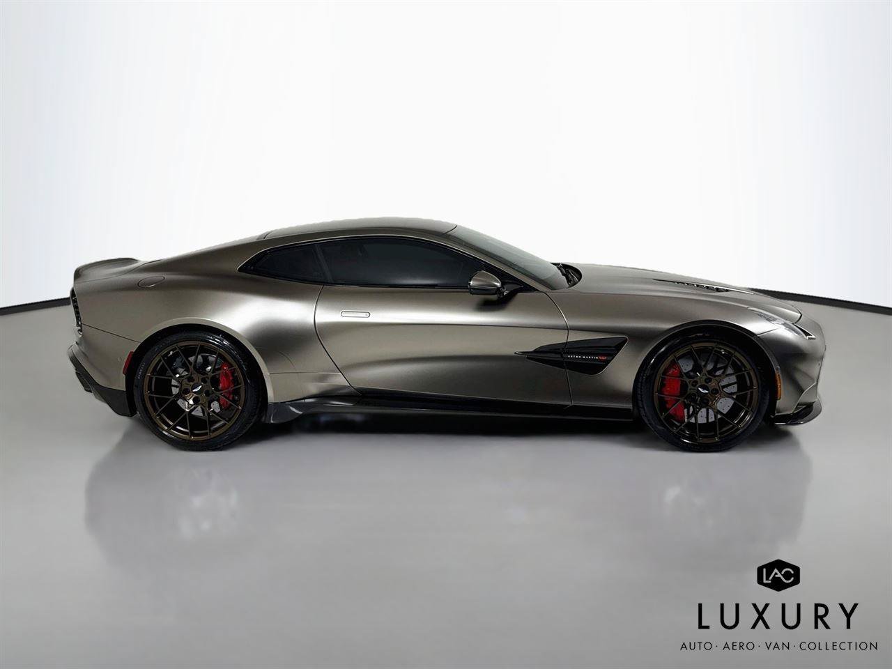 Used 2025 Aston Martin Vanquish RWD image 5