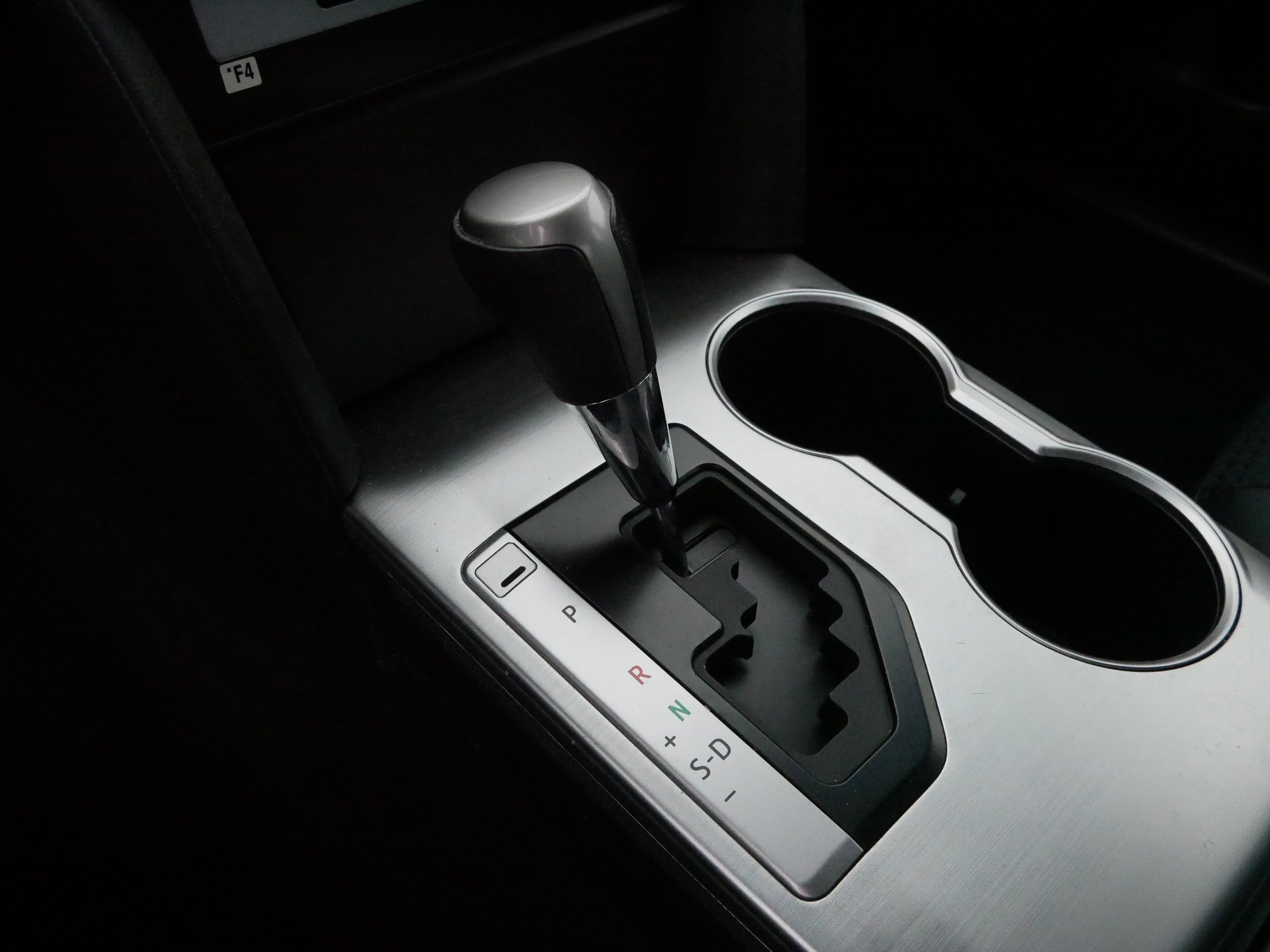 Used 2014 Toyota Camry L image 24