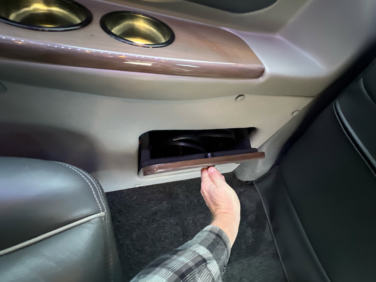 Used 2017 Chevrolet Express 2500 image 45