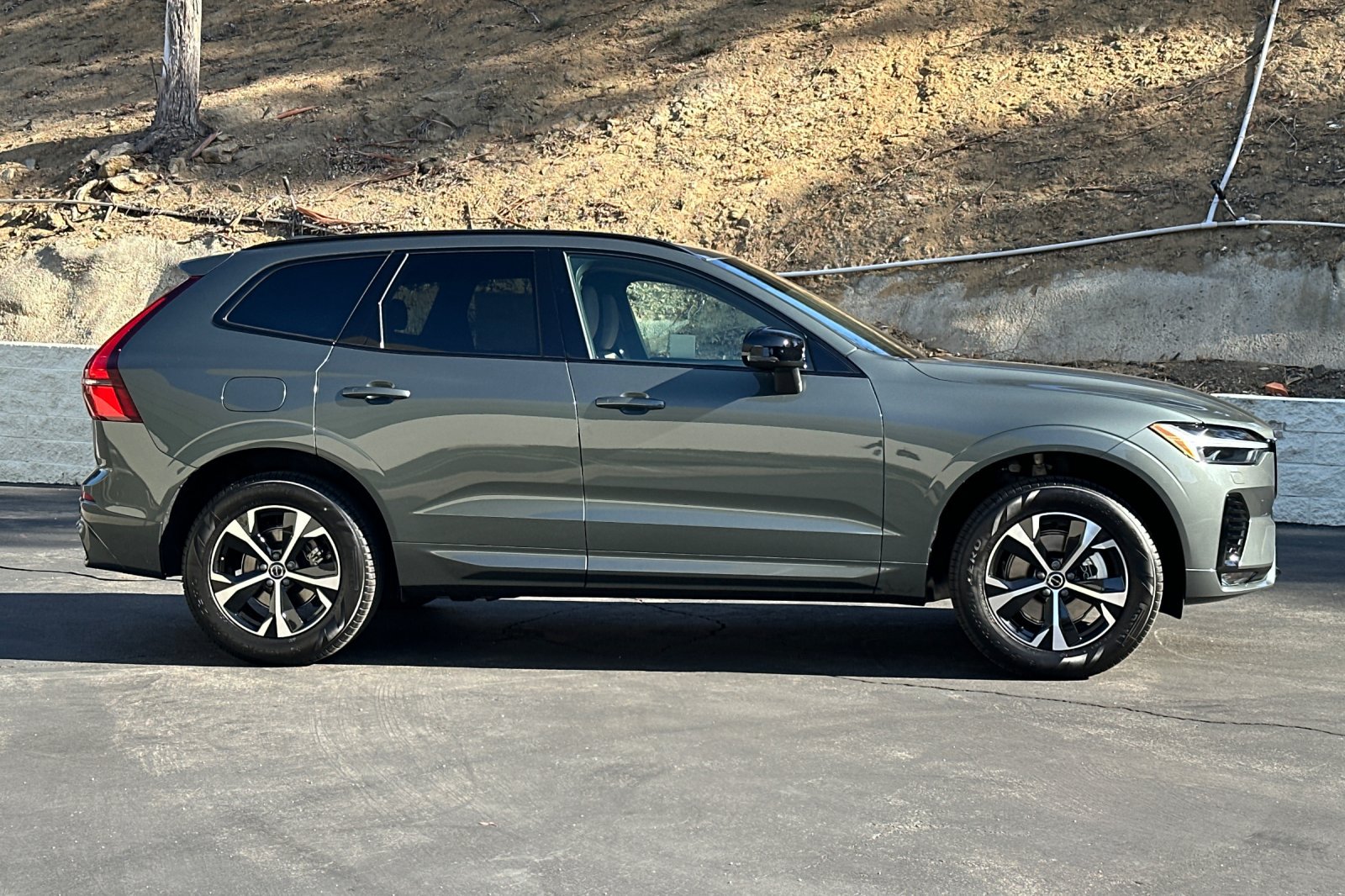 New 2026 Volvo XC60 B5 Core w/ Protection Package Premier AWD/4WD image 3
