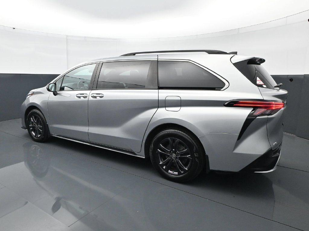 Used 2024 Toyota Sienna XSE AWD/4WD image 4