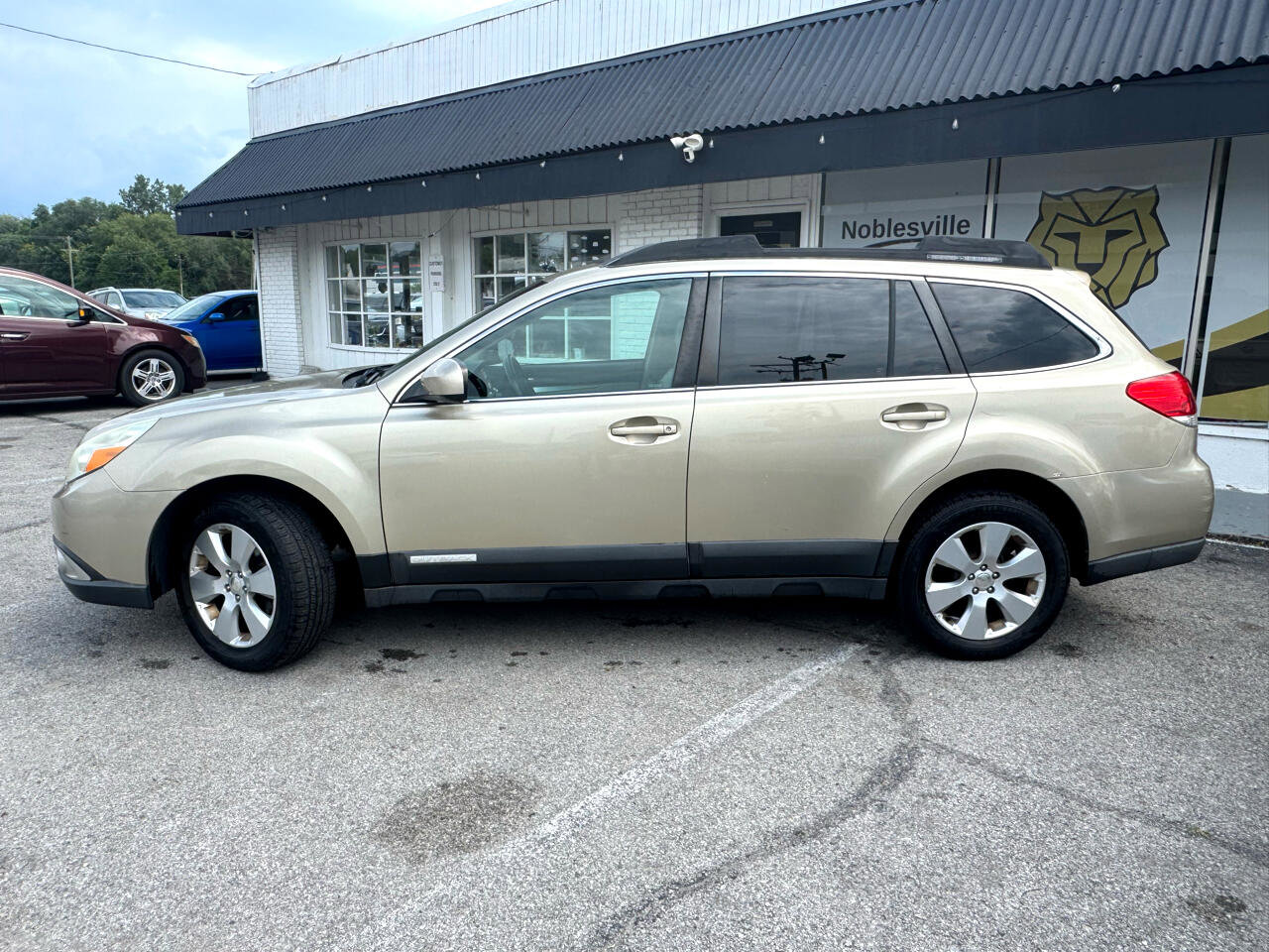 Used 2010 Subaru Outback 2.5i Premium image 2