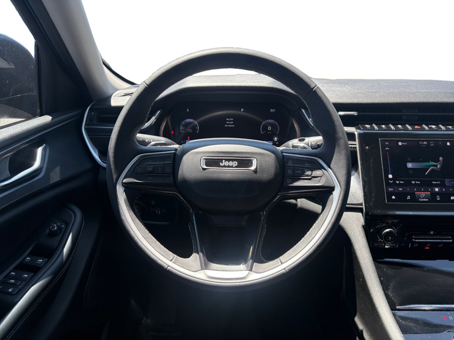 Used 2023 Jeep Grand Cherokee Laredo RWD image 14