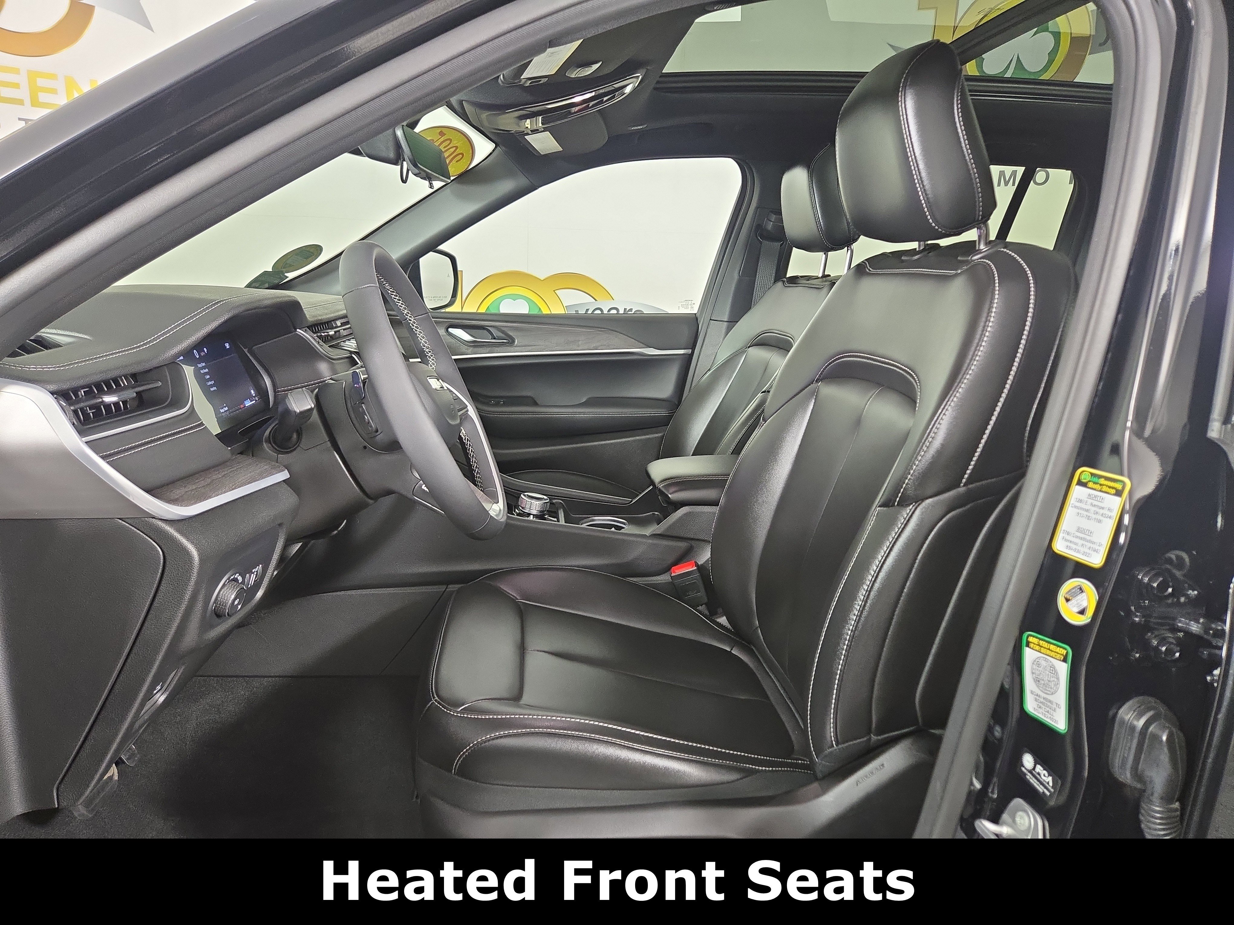 Used 2025 Jeep Grand Cherokee Limited w/ Black Appearance Package image 12