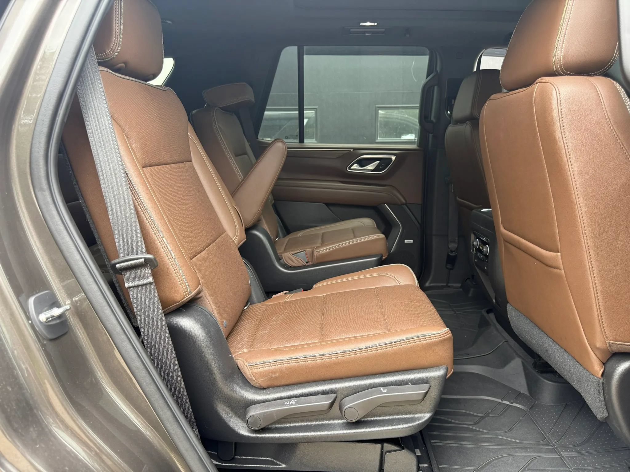 Used 2021 Chevrolet Tahoe High Country AWD/4WD image 11