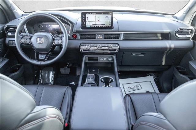 Used 2025 Honda Pilot Black Edition image 21