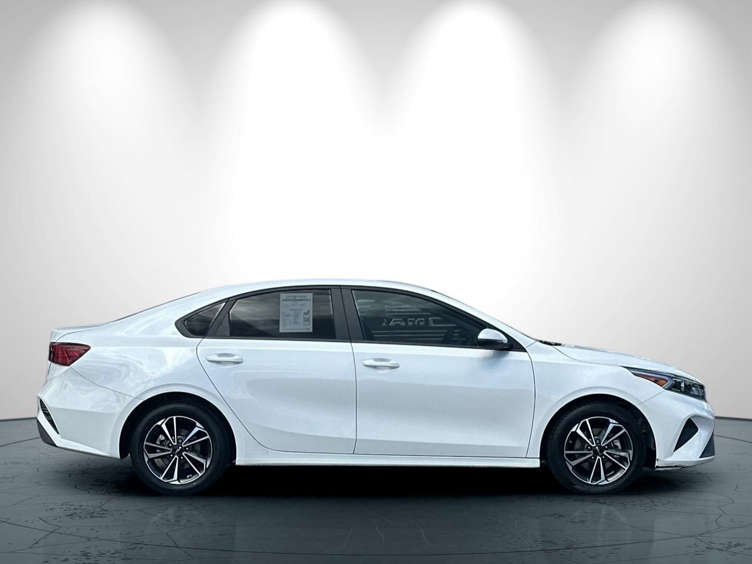 Used 2024 Kia Forte LXS w/ LXS Technology Package FWD image 3