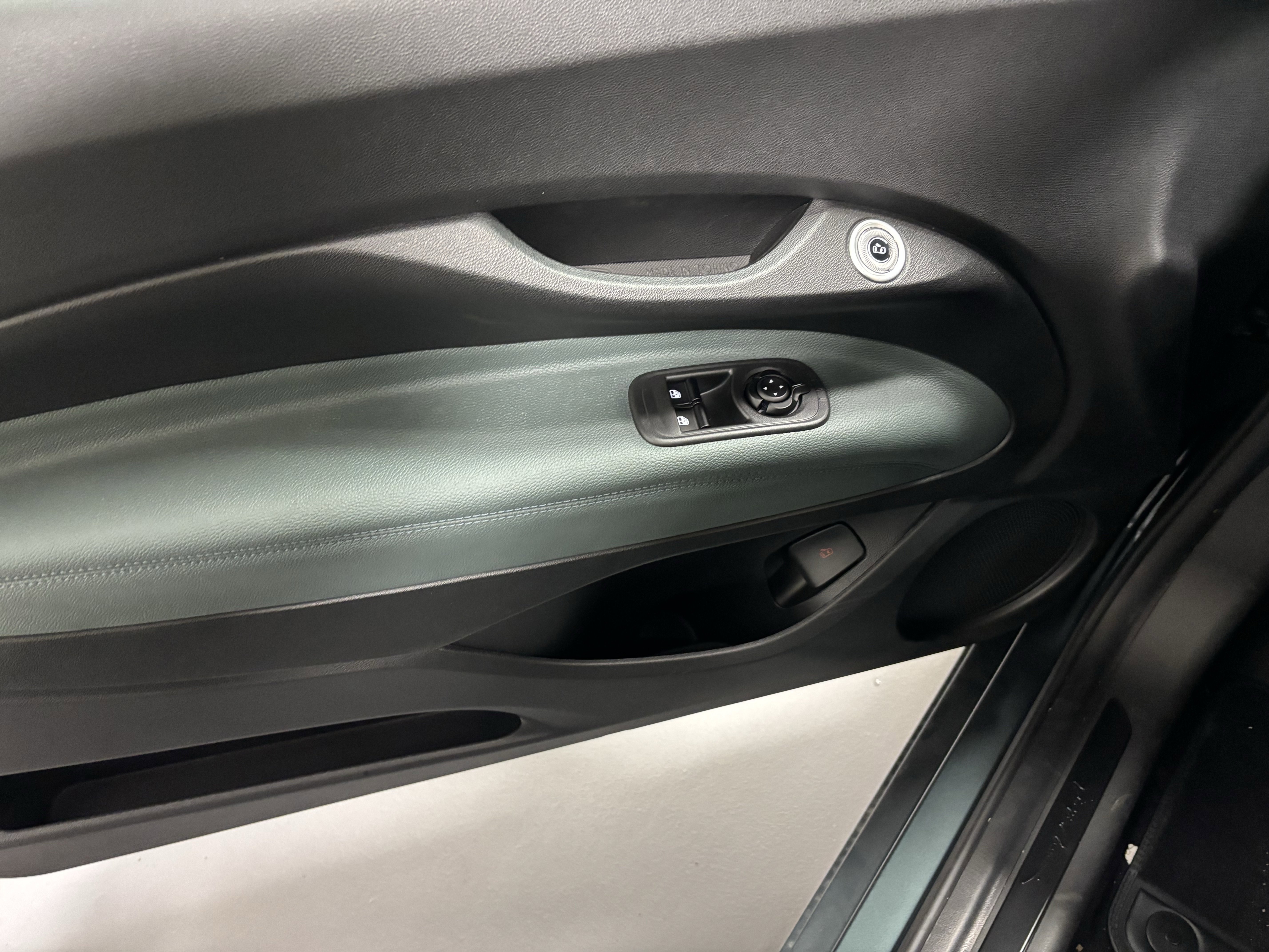 New 2025 FIAT 500 e image 9