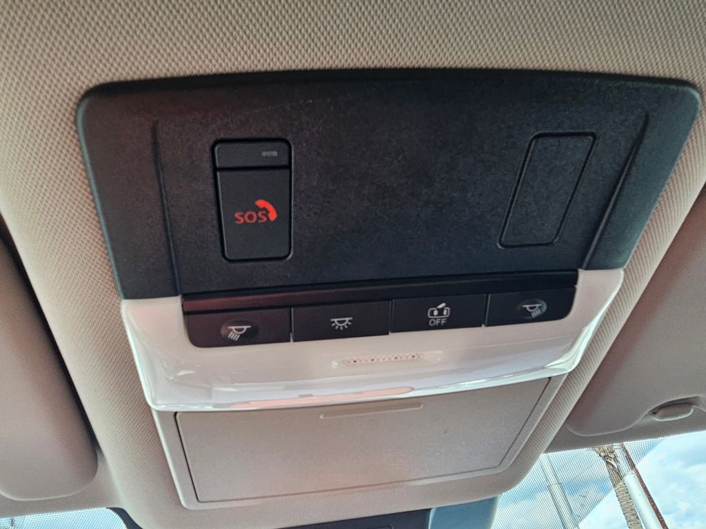 Used 2025 Nissan Rogue SV image 23