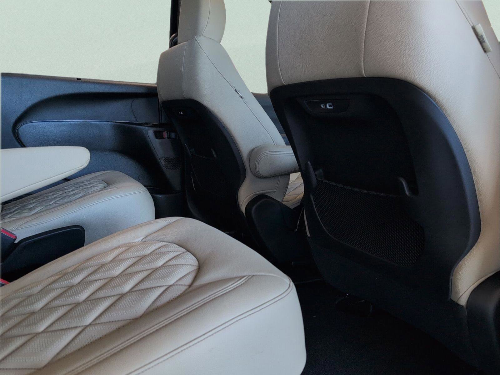 New 2026 Chrysler Pacifica Select image 45