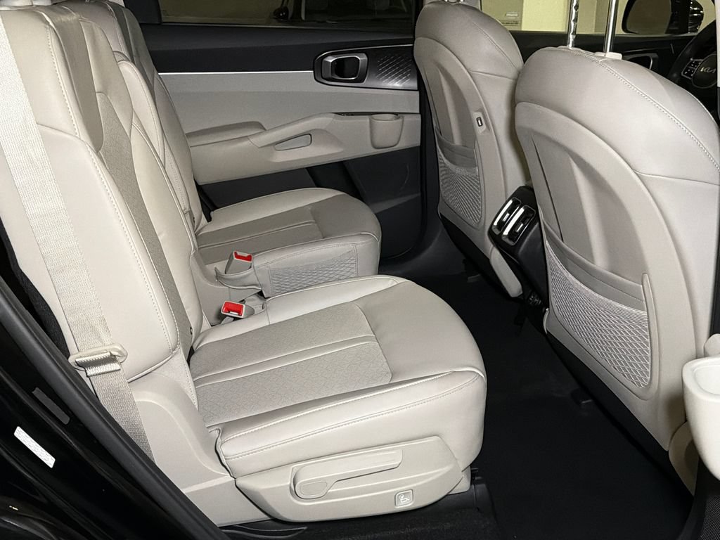 Certified 2023 Kia Sorento EX AWD/4WD image 16