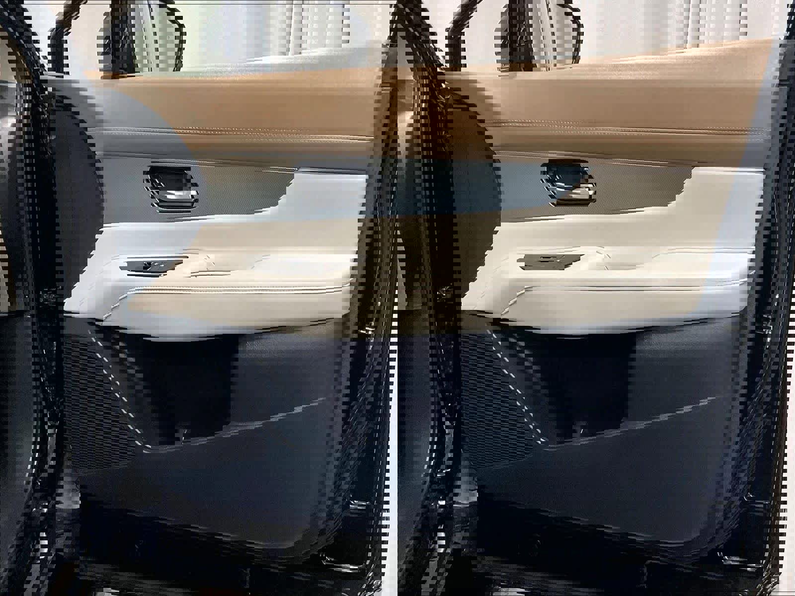 Certified 2025 Nissan Murano Platinum w/ Cargo Package image 12