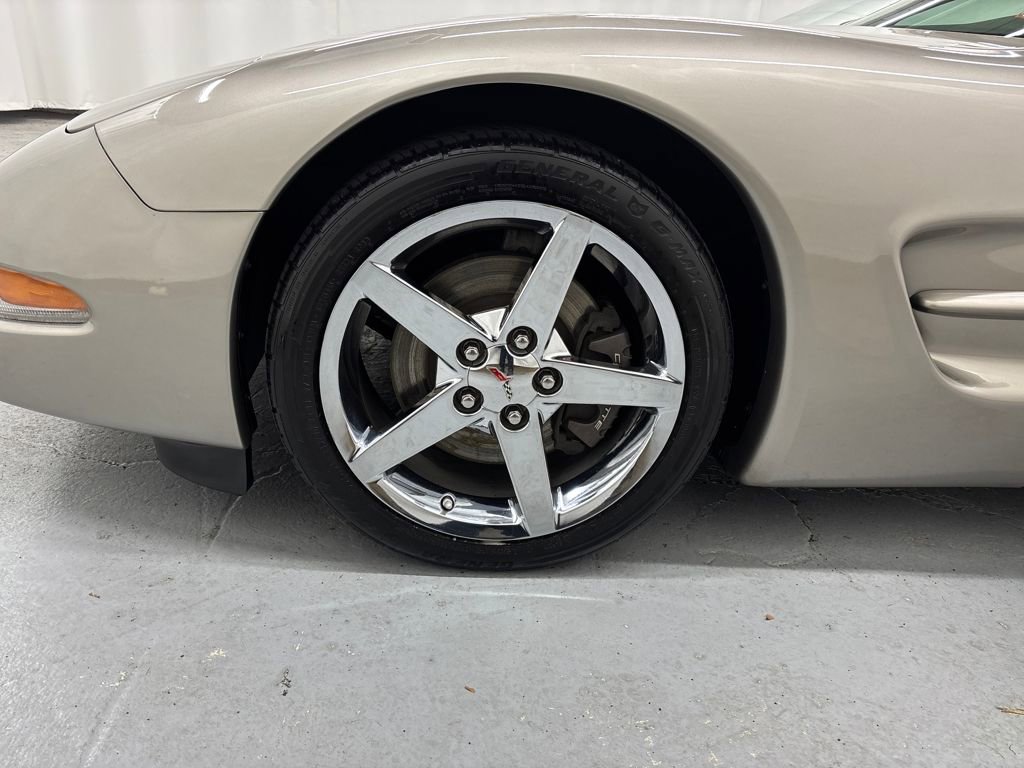Used 2001 Chevrolet Corvette Coupe w/ Preferred Equipment Group1 image 27