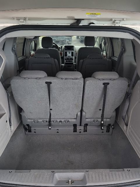 Used 2009 Chrysler Town & Country Touring image 31